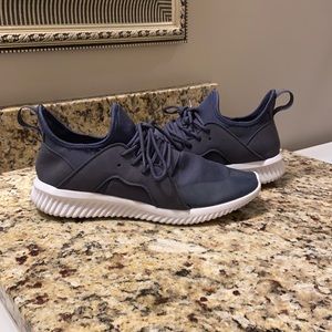 Steve Madden Size 11 “Getcha” Sneaker in Navy